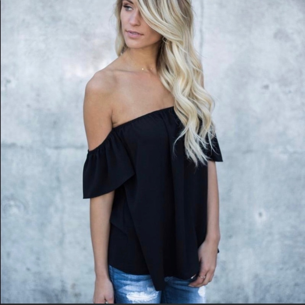 Flowy black top